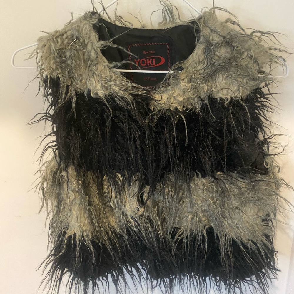 YOKI furry striped vest